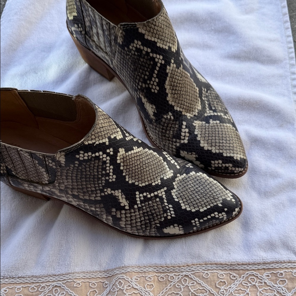 Madewell Black and Cream Patterned Ankle Boots